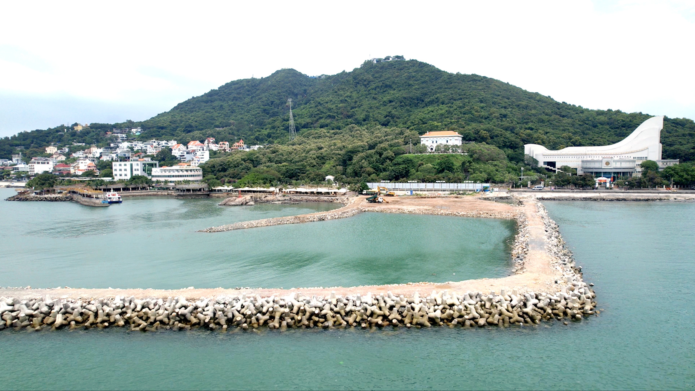 侵占海洋的水族馆项目导致头顿缆车公司总经理被起诉,现在情况如何?